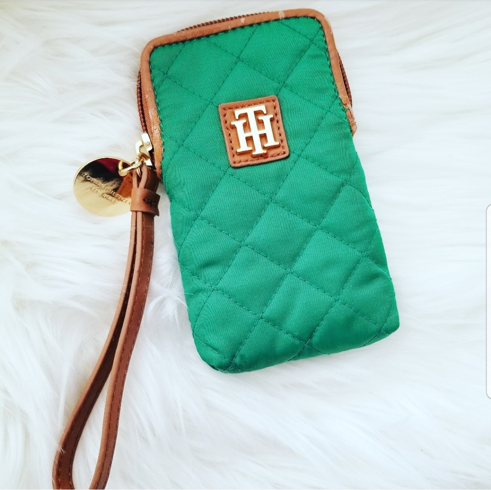 Tommy Hilfiger Grean Quilted Wristlet